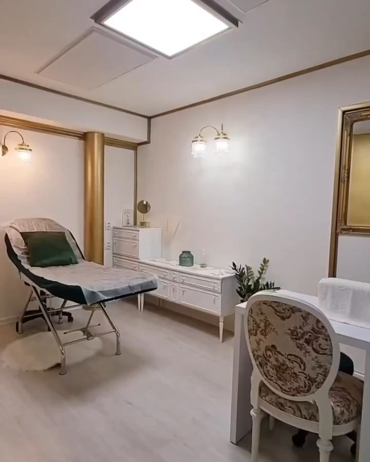 Svetlá miestnosť s kozmetickým lôžkom – Desire salón, Štúrova 103A, Nitra