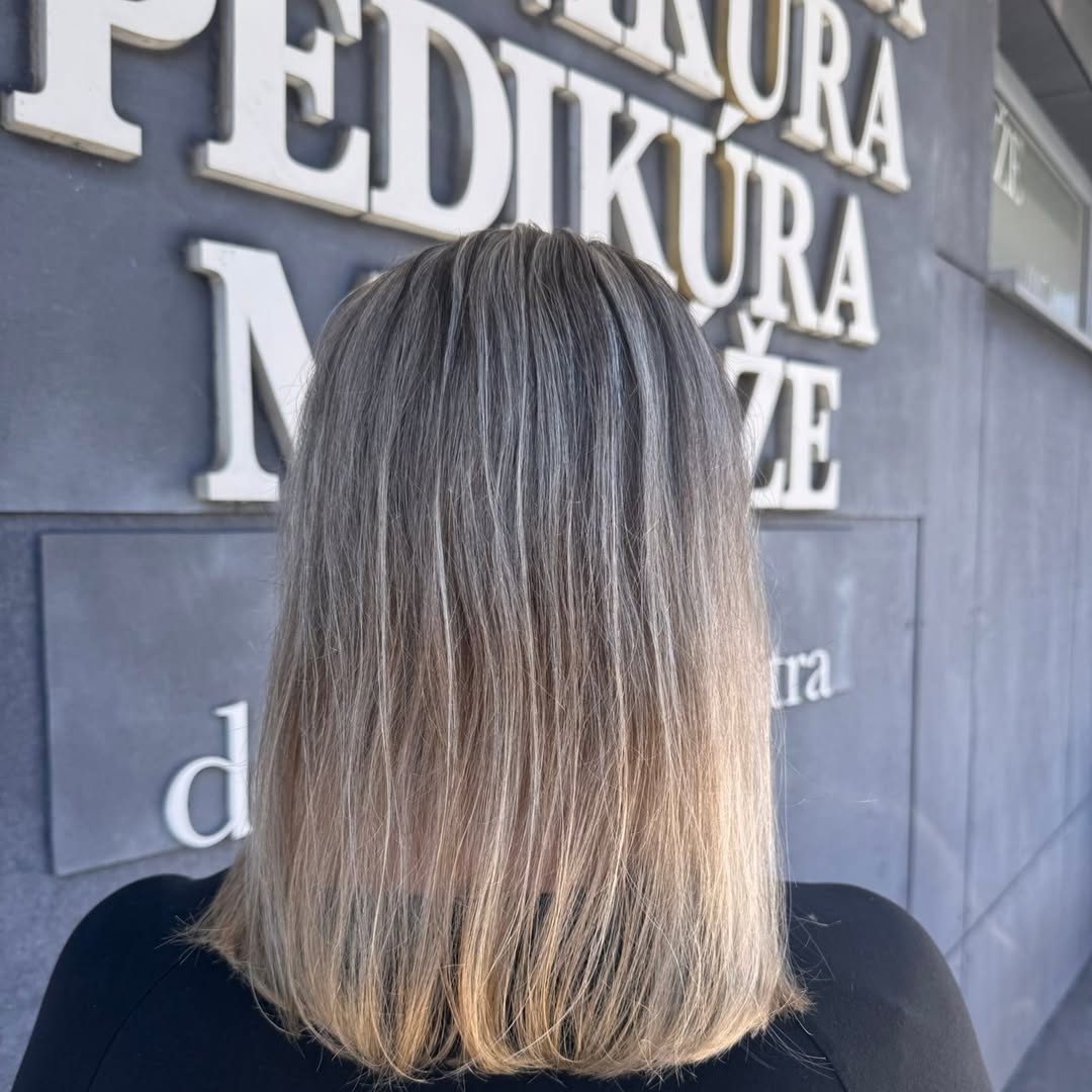 Dlhé vlny v interiéri Desire salónu v Nitre